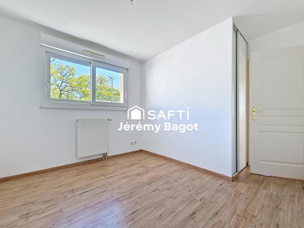 Un bien fonctionnel et lumineux, idéal pour une famille en quête de confort et de tranquillité.
