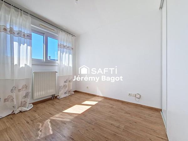 Un bien fonctionnel et lumineux, idéal pour une famille en quête de confort et de tranquillité.