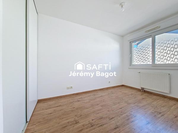 Un bien fonctionnel et lumineux, idéal pour une famille en quête de confort et de tranquillité.