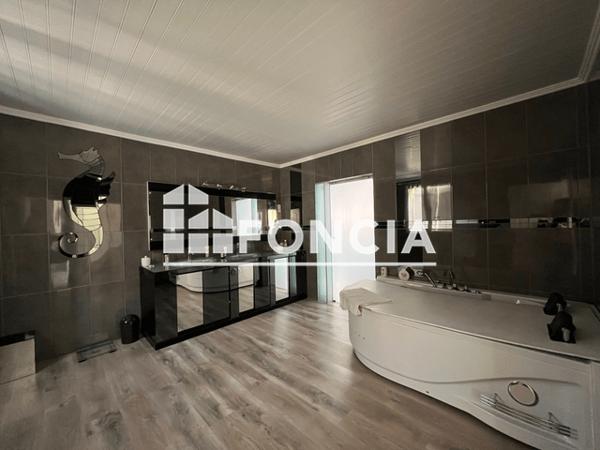 Location Maison 8 pièces 249.8 m² - Poce-sur-cisse 37530