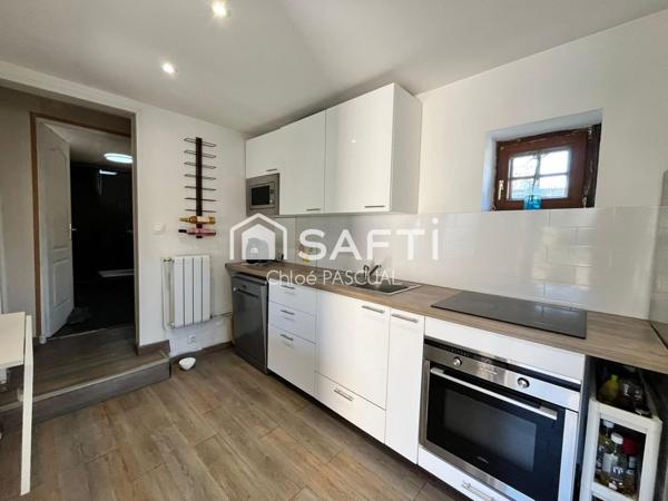 Maison avec terrasse en bois, dépendance et garage indépendant à Puiseux-en-France.