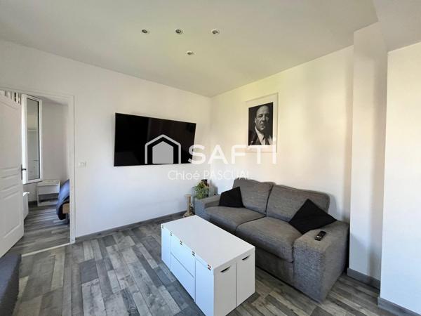 Maison avec terrasse en bois, dépendance et garage indépendant à Puiseux-en-France.