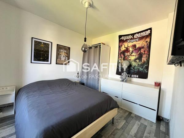 Maison avec terrasse en bois, dépendance et garage indépendant à Puiseux-en-France.
