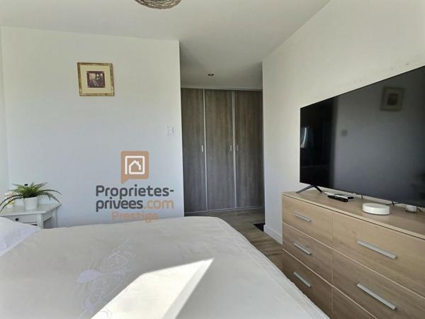 villa récente  6 p avec piscine proche A8 5 pièce(s) 140 m2