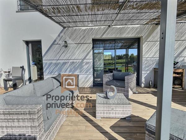 villa récente  6 p avec piscine proche A8 5 pièce(s) 140 m2