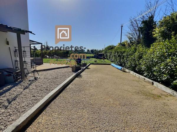 villa récente  6 p avec piscine proche A8 5 pièce(s) 140 m2