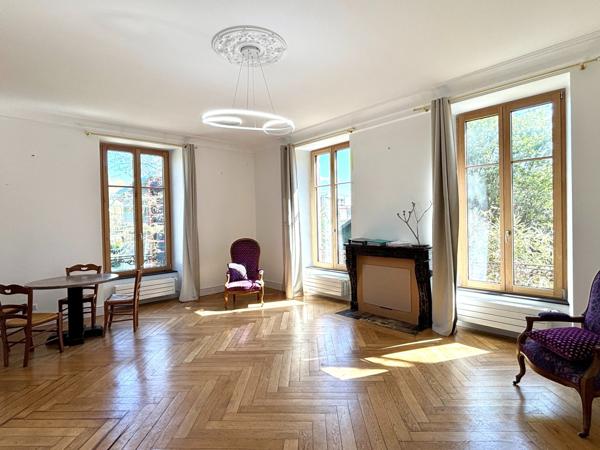 Appartement
                                                                                                                                                                                                                                                                                                                        5 pièce(s)                                                                                                                                                                                                          3 chambre(s)                                                                                                                                                                                                          133.45  m²