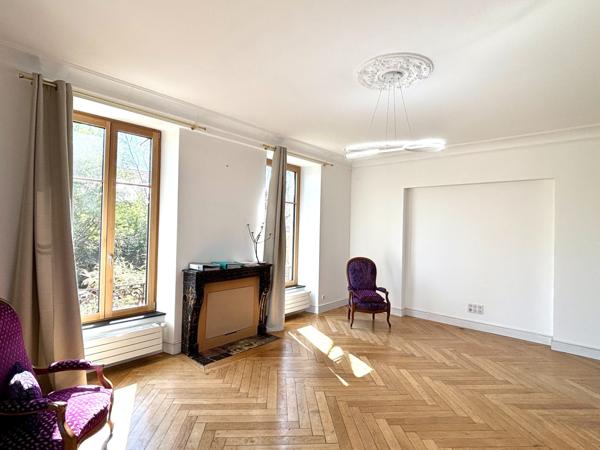 Appartement
                                                                                                                                                                                                                                                                                                                        5 pièce(s)                                                                                                                                                                                                          3 chambre(s)                                                                                                                                                                                                          133.45  m²