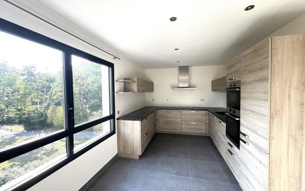 Appartement à vendre    4 pièces • 133 m2 Saint-Genis-Pouilly