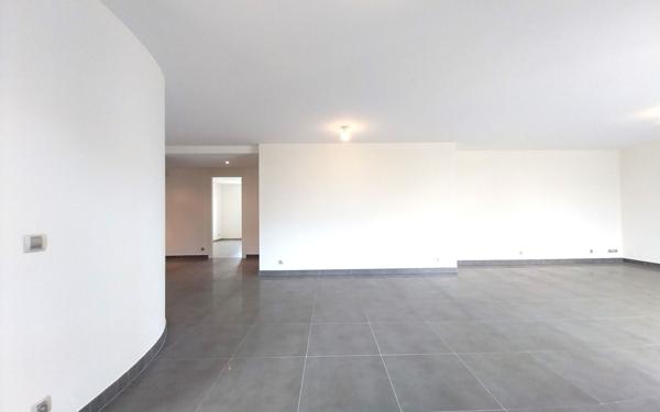 Appartement à vendre    4 pièces • 133 m2 Saint-Genis-Pouilly