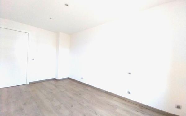 Appartement à vendre    4 pièces • 133 m2 Saint-Genis-Pouilly