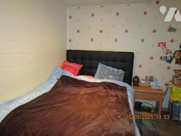 Maison d'habitation située proche du centre ville,  des écoles et des commerces, composée de :
...