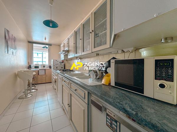 Sartrouville - Appartement 5 pièces 81.70 m² avec loggia, cave et parking 249 000 € **  - Référence  9484