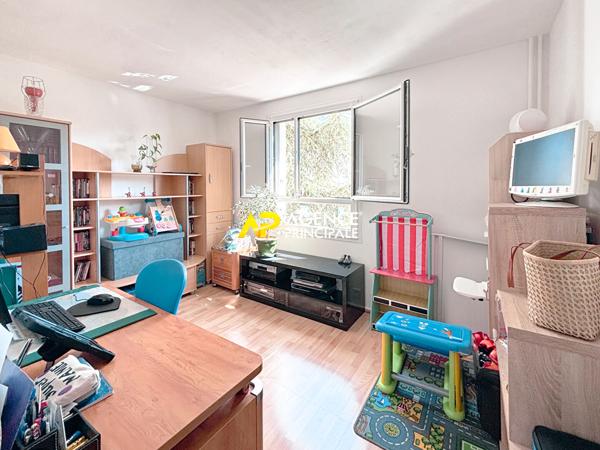 Sartrouville - Appartement 5 pièces 81.70 m² avec loggia, cave et parking 249 000 € **  - Référence  9484