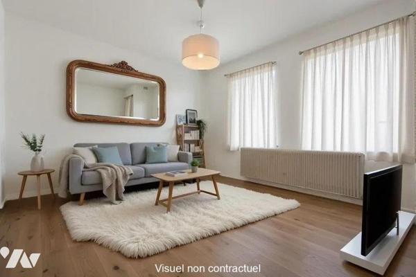 Située dans le quartier Saint-Pierre, proche de toutes les commodités, maison de ville se compo...