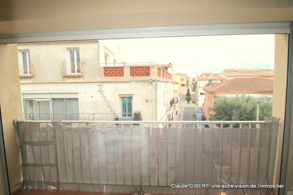 Mèze (34140) Studio rénové de 24,72 m2 au 2éme et dernier étage avec terrasse de 5,63 m2 + cellier à Mèze proche de la plag