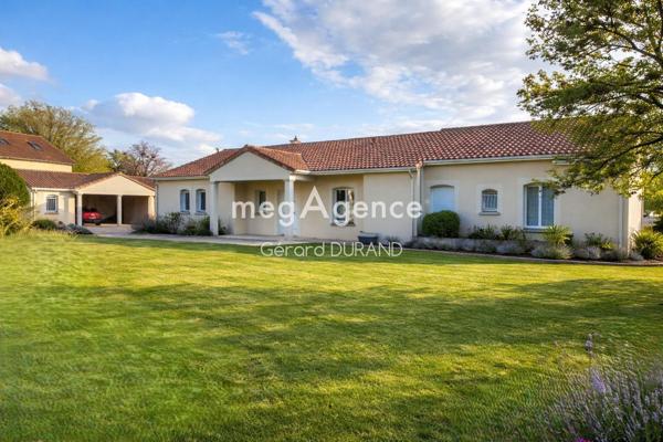 Maison à Pleumartin, 86450 - 7 pièces 322m²