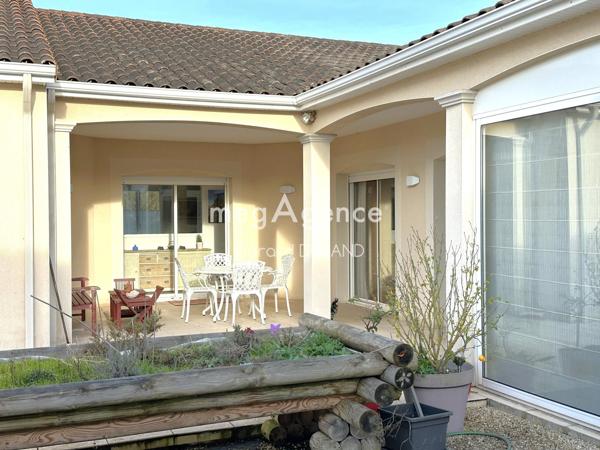Maison à Pleumartin, 86450 - 7 pièces 322m²