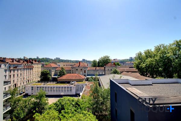 T5 au dernier étage traversant