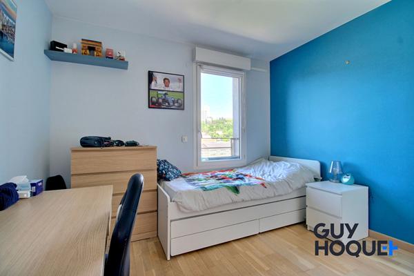 T5 au dernier étage traversant