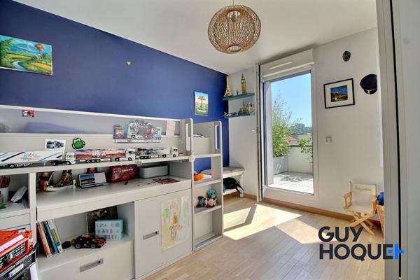 T5 au dernier étage traversant