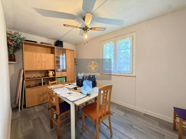 Vente                                                      Appartement
                        
                     4 pièces                      67 m2                     à Pont-Saint-Esprit