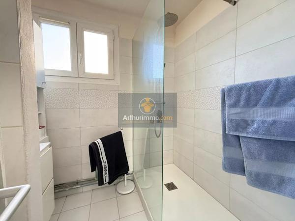 Vente                                                      Appartement
                        
                     4 pièces                      67 m2                     à Pont-Saint-Esprit