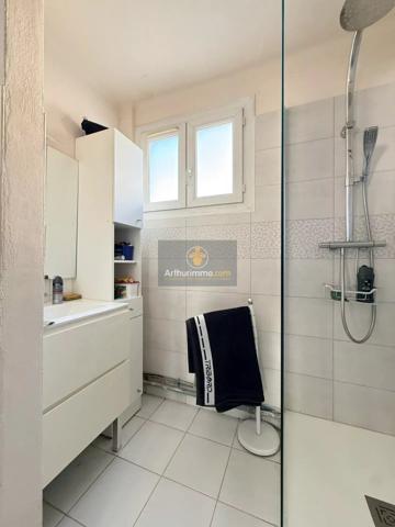 Vente                                                      Appartement
                        
                     4 pièces                      67 m2                     à Pont-Saint-Esprit