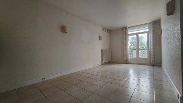 PLEIN CENTRE VILLE, TRES BEL APPARTEMENT DE 52 M² SITUE AU 3ème ETAGE D'UN IMMEUBLE PROCHE GARES  Beauvais (60000)