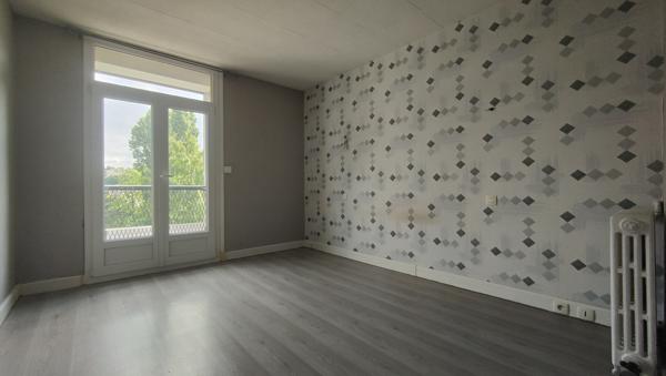 PLEIN CENTRE VILLE, TRES BEL APPARTEMENT DE 52 M² SITUE AU 3ème ETAGE D'UN IMMEUBLE PROCHE GARES  Beauvais (60000)