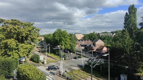 PLEIN CENTRE VILLE, TRES BEL APPARTEMENT DE 52 M² SITUE AU 3ème ETAGE D'UN IMMEUBLE PROCHE GARES  Beauvais (60000)