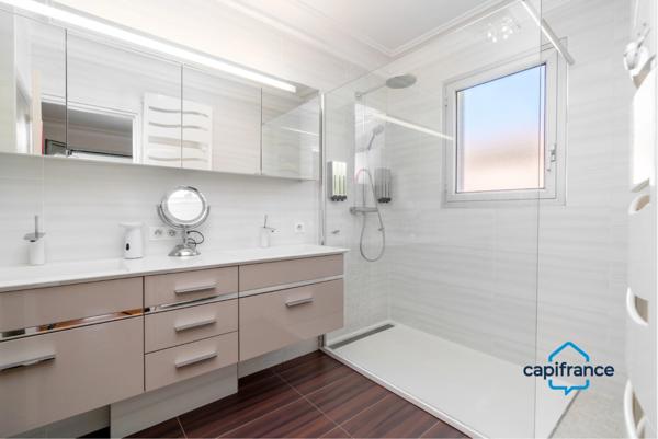 Villa de standing - JUVIGNAC (34)