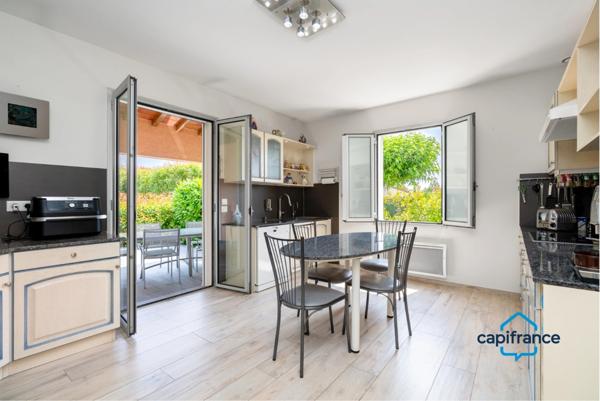 Villa de standing - JUVIGNAC (34)