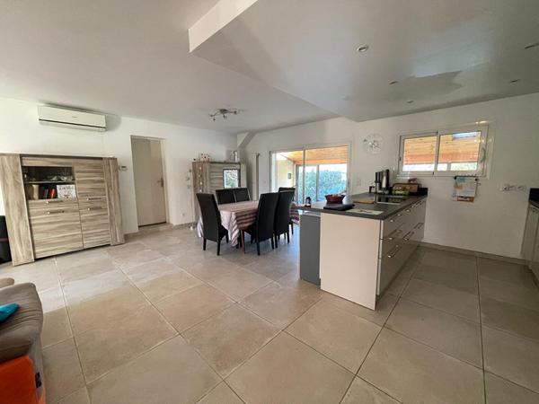 Maison Bouc Bel Air 6 pièce(s) 130 m2 véranda comprise, environ 875 m² de jardin exposition Sud Est, 4 chambres et un grand garage