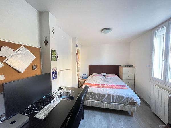 Maison Bouc Bel Air 6 pièce(s) 130 m2 véranda comprise, environ 875 m² de jardin exposition Sud Est, 4 chambres et un grand garage