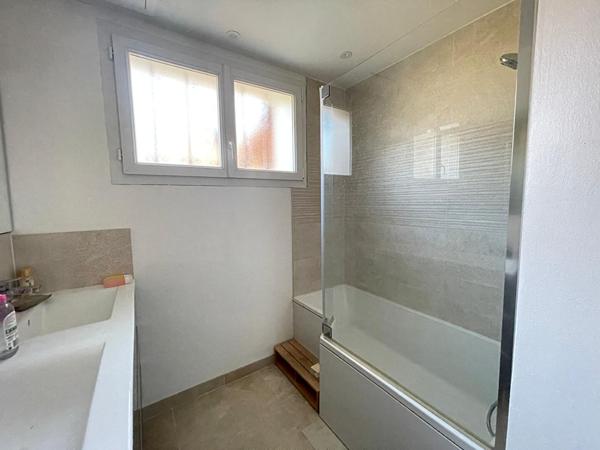 Maison Bouc Bel Air 6 pièce(s) 130 m2 véranda comprise, environ 875 m² de jardin exposition Sud Est, 4 chambres et un grand garage