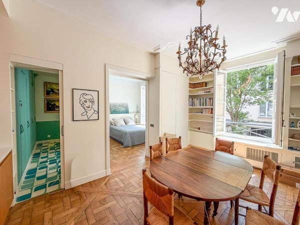 Paris 7ème  quartier des Antiquaires rue de Verneuil appartement  au calme donnant sur jardin
