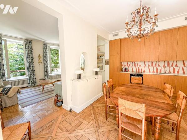 Paris 7ème  quartier des Antiquaires rue de Verneuil appartement  au calme donnant sur jardin