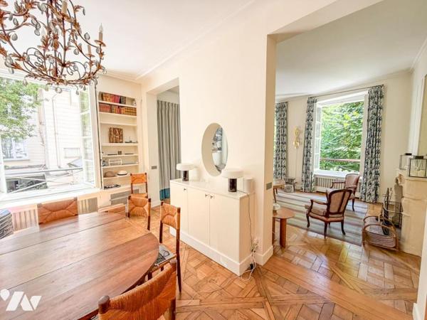 Paris 7ème  quartier des Antiquaires rue de Verneuil appartement  au calme donnant sur jardin