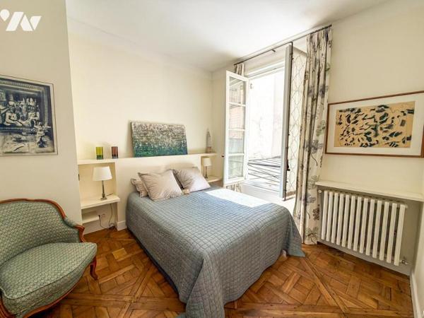 Paris 7ème  quartier des Antiquaires rue de Verneuil appartement  au calme donnant sur jardin