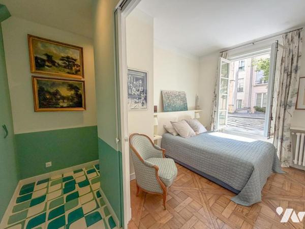 Paris 7ème  quartier des Antiquaires rue de Verneuil appartement  au calme donnant sur jardin