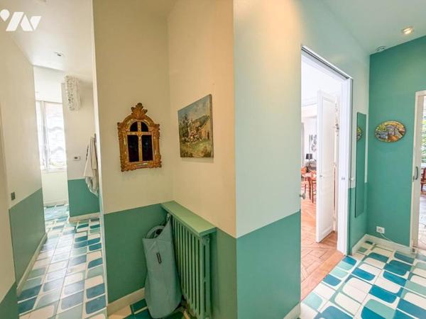 Paris 7ème  quartier des Antiquaires rue de Verneuil appartement  au calme donnant sur jardin