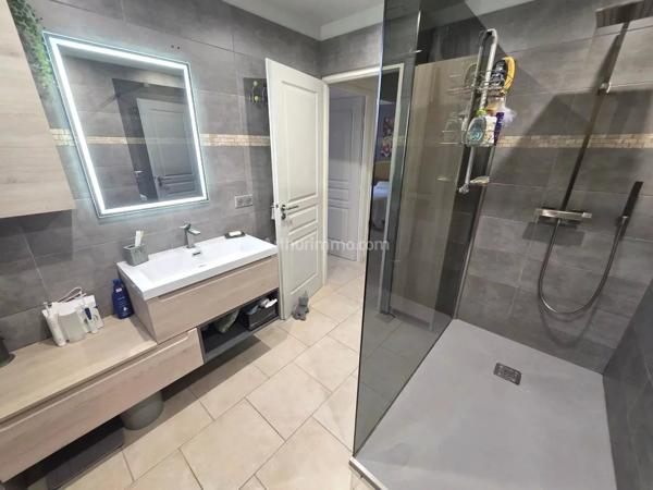 Vente                                                      Maison
                        
                     5 pièces                      129 m2                     à Vidauban