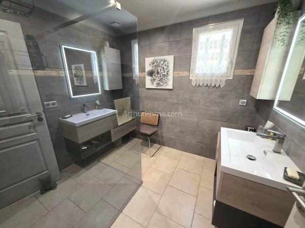 Vente                                                      Maison
                        
                     5 pièces                      129 m2                     à Vidauban