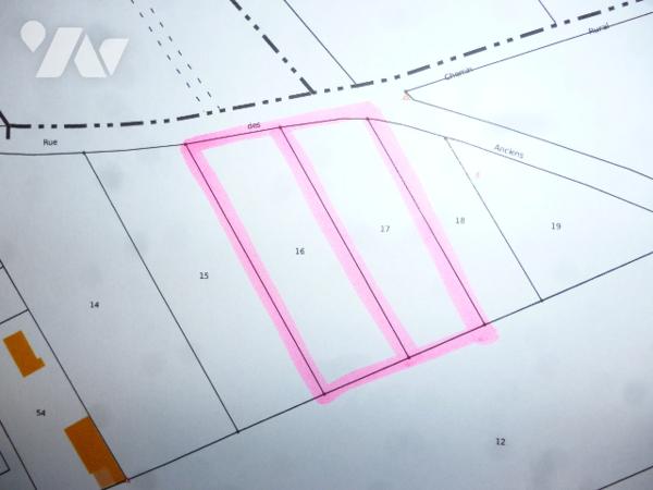 2 terrains situés en zone à urbaniser : 2980 m² et 2350 m².
