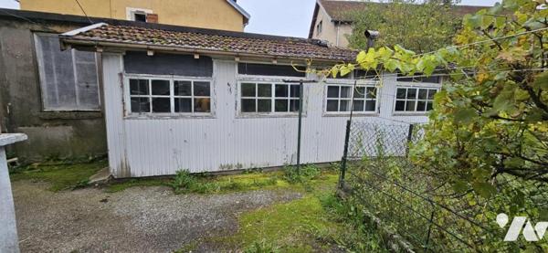 Lot de 2 logements avec dépendances et terrain