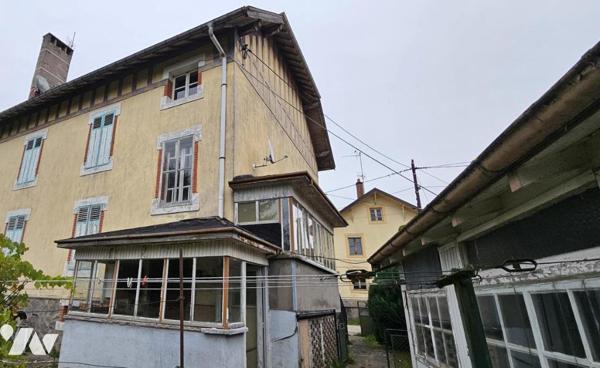 Lot de 2 logements avec dépendances et terrain