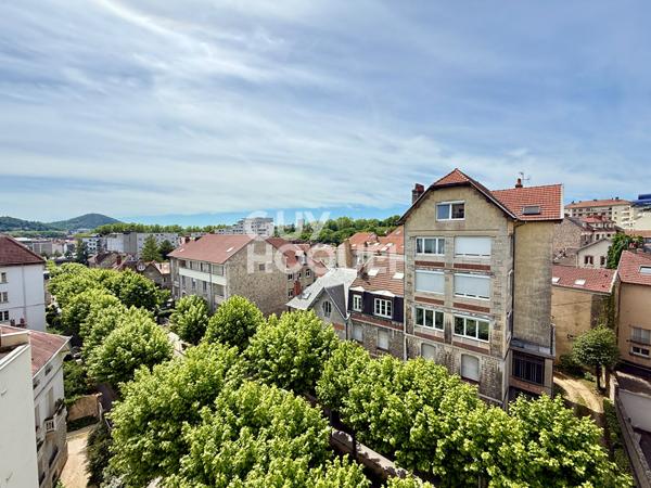 Dernier étage avec vue sur tout Besançon pour ce studio meublé