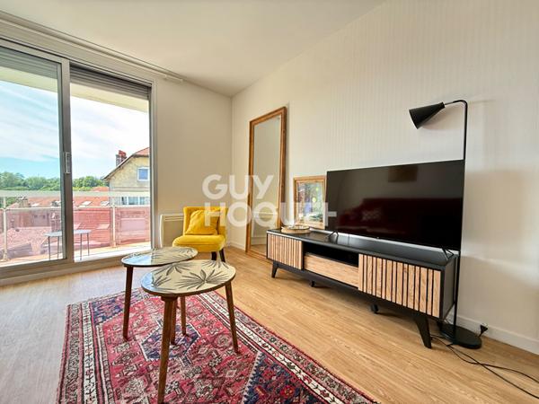 Dernier étage avec vue sur tout Besançon pour ce studio meublé