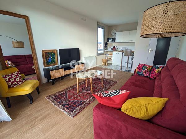 Dernier étage avec vue sur tout Besançon pour ce studio meublé